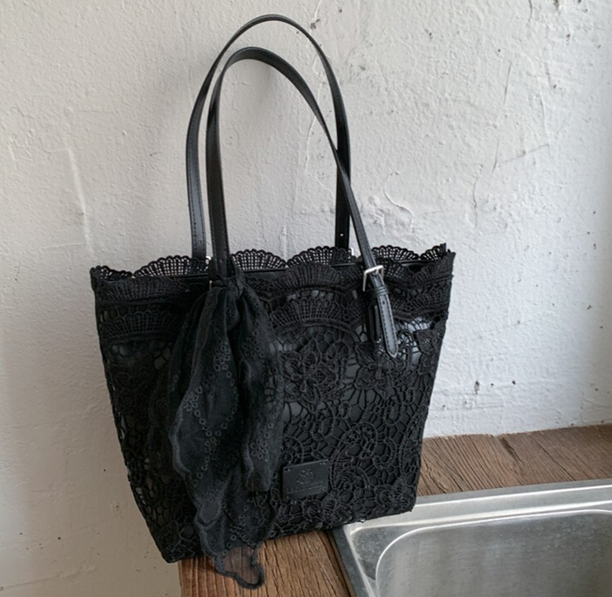Vintage Lace Shoulder Bag – Elegant Crossbody Purse for Every Occasion 👜🤍